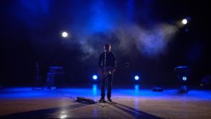 „Do połowy” – premiera pierwszego singla Sławka Krzanowskiego