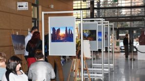 Otwarcie wystawy fotograficznej Krzysztofa Kocierza w MBP Oświęcim