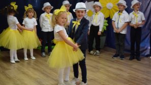 Dzień Mamy i Taty w Przedszkolu „Szczęśliwy Karpik” w Łowiczkach FILM