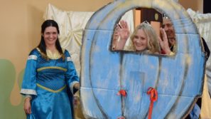 Baśniowy Kopciuszek zawitał do przedszkola Szczęśliwy Karpik w Łowiczkach