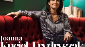 Joanna Kuciel-Frydryszak w Alei Pisarzy – uroczyste odsłonięcie płyty i spotkanie autorskie